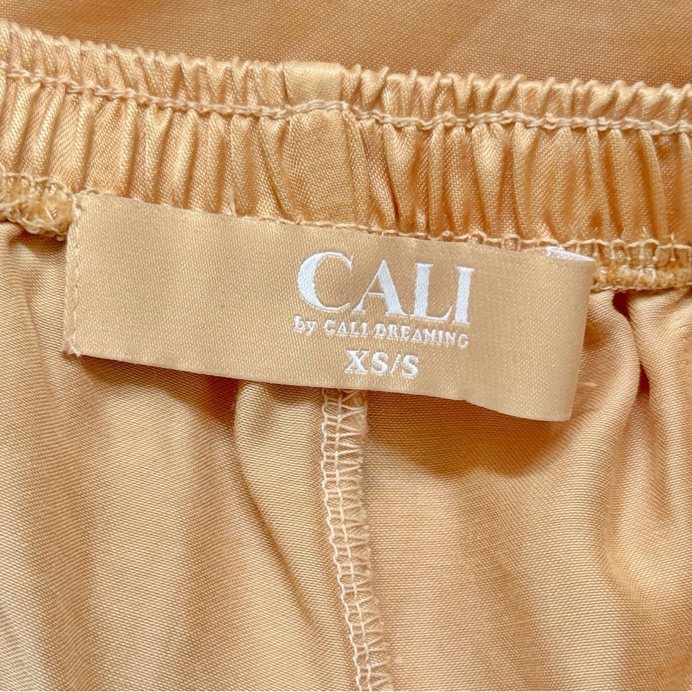 CALI BY CALI DREAMING FAWN TAN ELASTIC WAISTBAND TYLER WIDE LEG PANTS - Picture 6 of 8